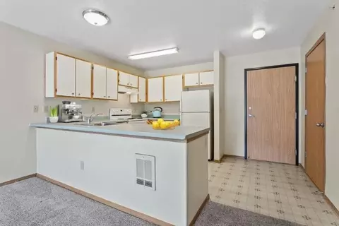 9910 NE Glisan St #311, Portland, OR 97220