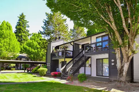 11400 NE 132nd St #L-103, Kirkland, WA 98034