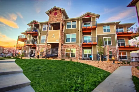 1600 Iron Horse Dr #H103, Longmont, CO 80501