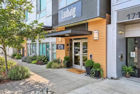 1711 12th Ave #402, Seattle, WA 98122