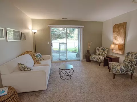18270 Woodland Ridge Dr #18210-16, Spring Lake, MI 49456