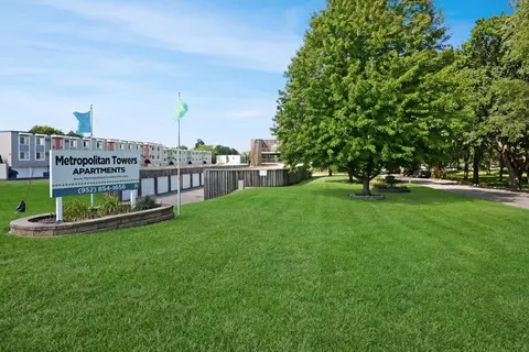 2324 E Old Shakopee Rd #2324-201, Bloomington, MN 55425