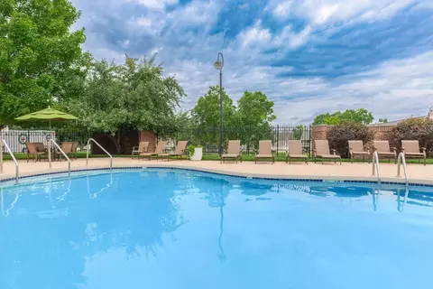 790 Lakeview Dr #04-201, Brookfield, WI 53045