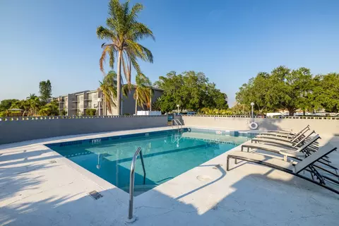 11444 137th St #B102, Largo, FL 33774