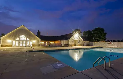 8680 Walnut Grove Bnd #2B, Indianapolis, IN 46113