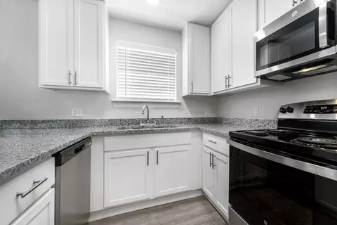 312 Live Oak St #25, Metairie, LA 70005