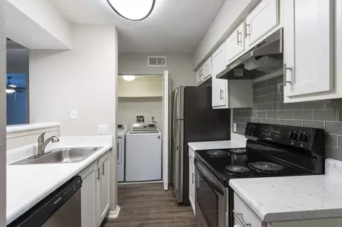 3300 Rollingbrook St #913, Baytown, TX 77521