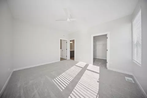 301 Plaza Cir #320, Mundelein, IL 60060