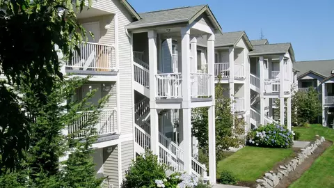 16619 Larch Way #102, Lynnwood, WA 98037