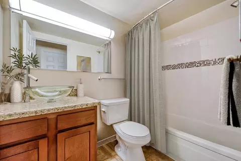 816 Easley St #1-0525, Silver Spring, MD 20910 photo 3