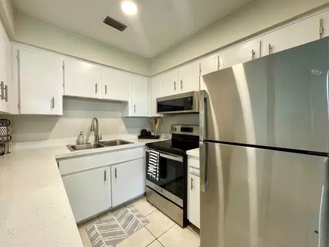 425 S 9th St #19192, Leesburg, FL 34748