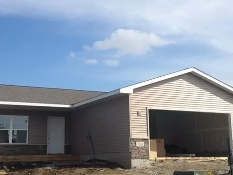 5481 Summerland Dr #5483, Waterloo, IA 50701