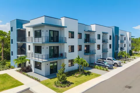 35 SW Rich Ter #208, Stuart, FL 34997