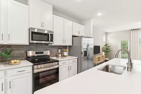 4904 Parkway Plaza Blvd #2043, Charlotte, NC 28217
