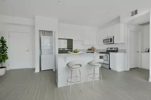422 S Lake St #310, Los Angeles, CA 90057