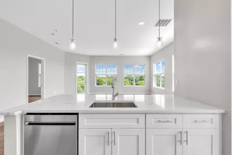100 River Park Dr #144, Raritan, NJ 08869