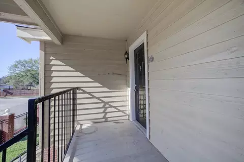 2525 Barry Rose Rd #204, Pearland, TX 77581