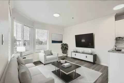 1710 NW 57th St #308, Seattle, WA 98107