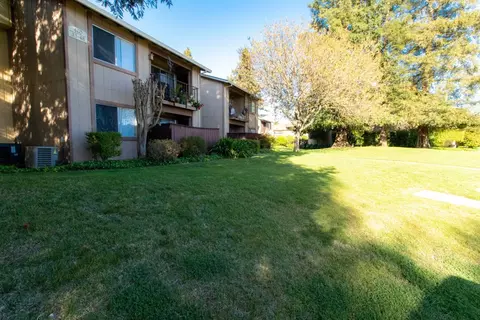430 Ellesmere Dr #94, Dixon, CA 95620