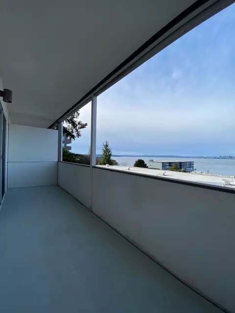 430 Lake St S #22, Kirkland, WA 98033