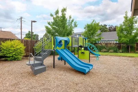 243 R St #1, Springfield, OR 97477 photo 2