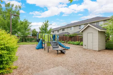 243 R St #1, Springfield, OR 97477 photo 1