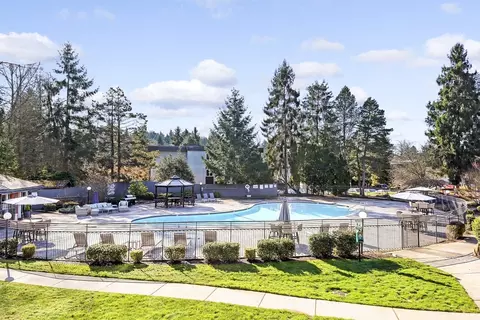 10735 Roosevelt Way NE #31-4, Seattle, WA 98125