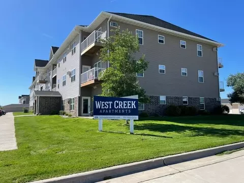 1402 13th St W #311, West Fargo, ND 58078
