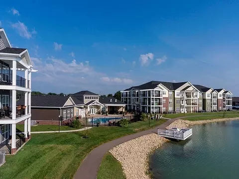 5300 Crystal Lake Dr #3H, Evansville, IN 47715