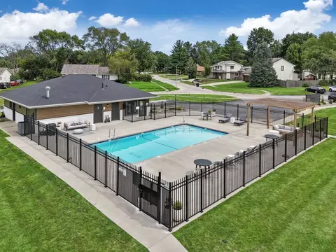 7800 Iltis Dr #B-2-19, Urbandale, IA 50322