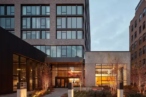 165 N Desplaines St #717, Chicago, IL 60661