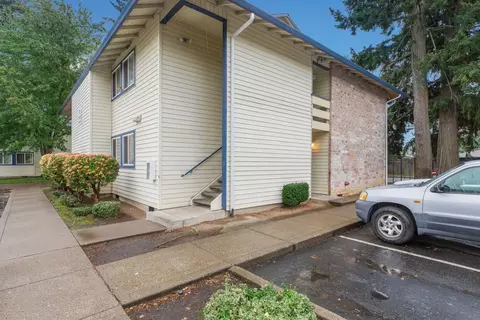 18837 SE Yamhill St #213, Portland, OR 97233