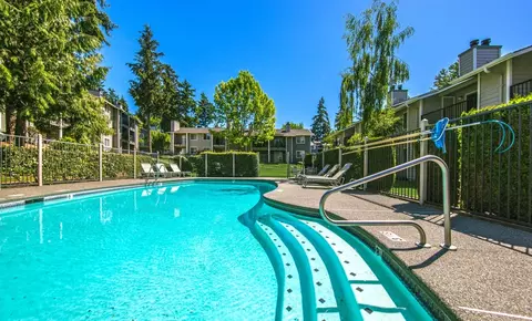2701 S 224th St #E204, Des Moines, WA 98198