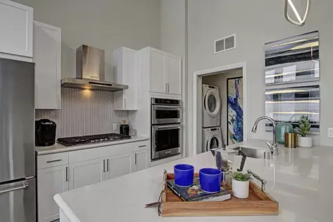1477 W Lake St #S423, Minneapolis, MN 55408