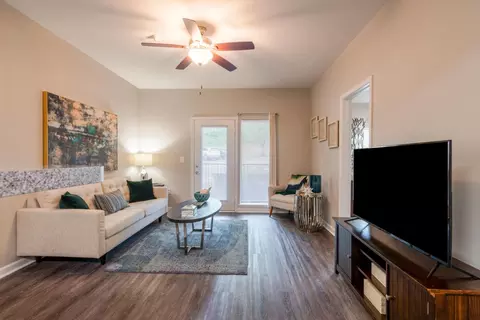 3950 S Jackson Dr #04-101, Independence, MO 64057