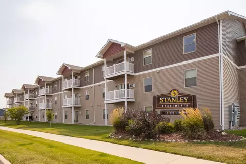 901 5th St SE #203, Stanley, ND 58784
