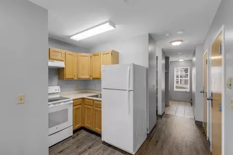 215 Neptune Dr #121-G-2, Brunswick Station, ME 04011