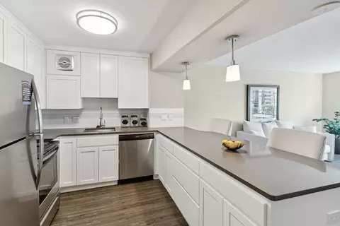 735 SW Saint Clair Ave #1008, Portland, OR 97205