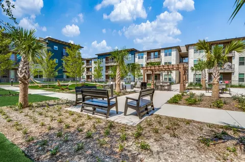 1210 N Cockrell Hill Rd #04101, Dallas, TX 75211