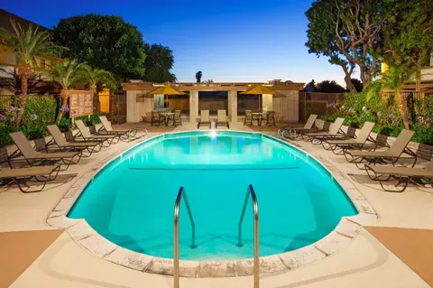 17101 Springdale St #204, Huntington Beach, CA 92649