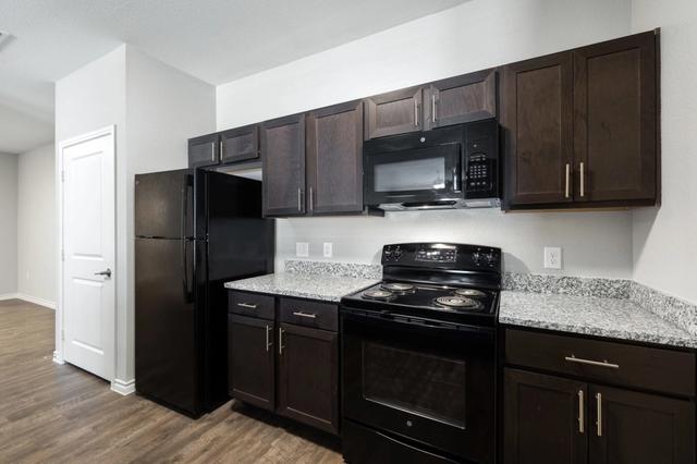 1231 W Court St #3107, Seguin, TX 78155