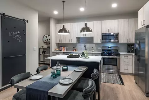 4450 Fox Valley Center Dr #3133, Aurora, IL 60504