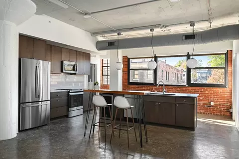 3835 Main St #2-302, Kansas City, MO 64111