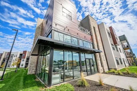 2100 NW Lowenstein Dr #305, Lees Summit, MO 64081