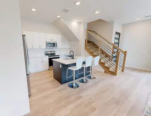 220 W Liberty Dr #340, Wheaton, IL 60187