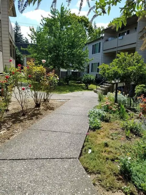 1111 NE 122nd Ave #15, Portland, OR 97230