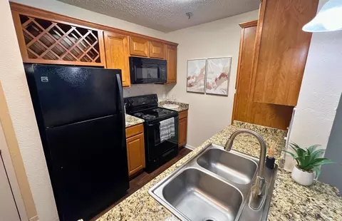 359 N West St #172, Indianapolis, IN 46202