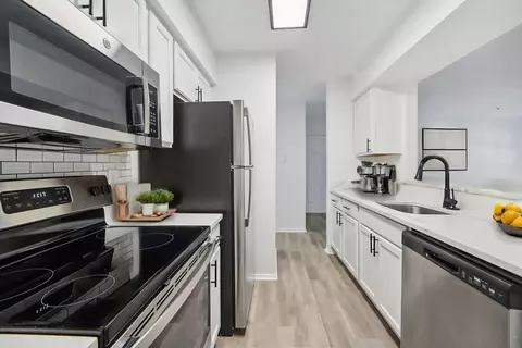 1623 Parkridge Cir #319, Crofton, MD 21114