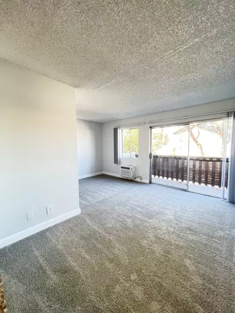 8726 Independence Ave #108P, Los Angeles, CA 91304