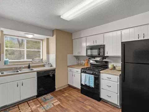 8701 Chestnut Cir #8604-003, Kansas City, MO 64131